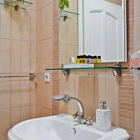 Heritage In Heart Of Old Town - Free Parking Apartmán *
